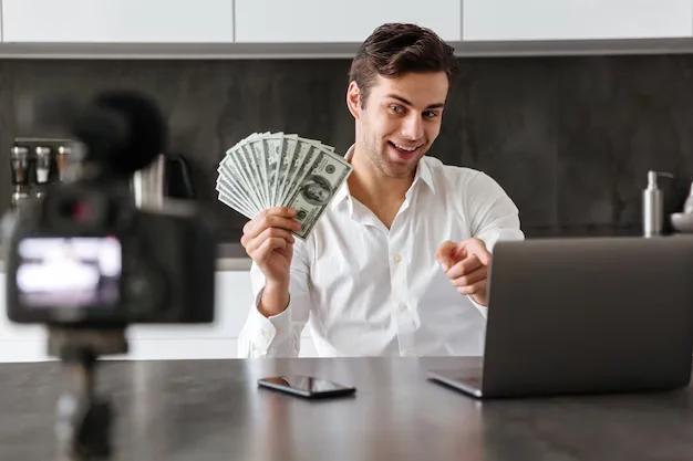 EARN DAILY FROM HOME